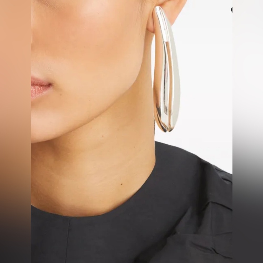 Tory Burch
Elongated Wave clip-on earrings - Picture 2 of 6